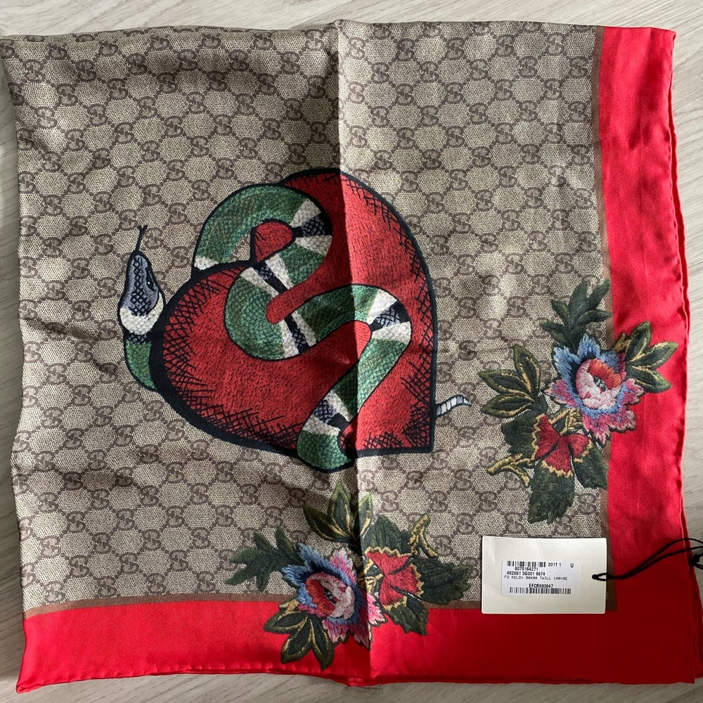 Gucci GG Motif Snake Silk Shawl/Scarf
